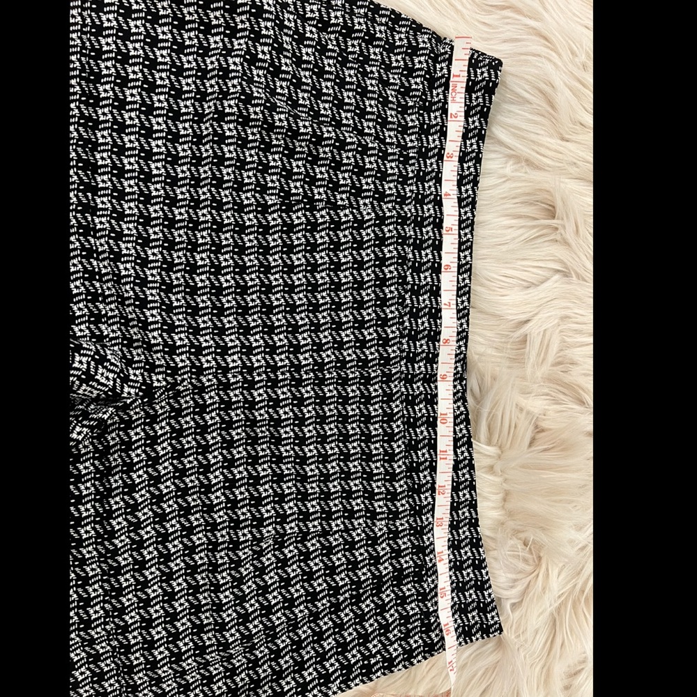 Really Cute Express Shorts - Picture 3 of 4